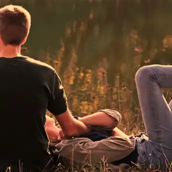 25 Bio Couple Lirik Lagu Bahasa Inggris untuk Instagram dan WA