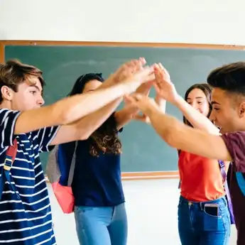 12 Contoh Cerpen tentang Persahabatan di Sekolah, Penuh Makna!
