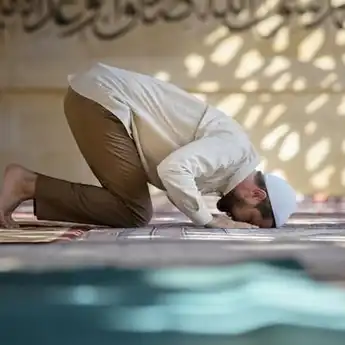 Pengertian Sujud Tilawah: Hukum, Tata Cara dan Doa