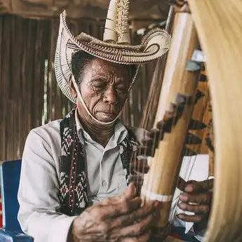 Alat Musik Sasando: Sejarah, Jenis dan Cara Memainkannya, Lengkap!