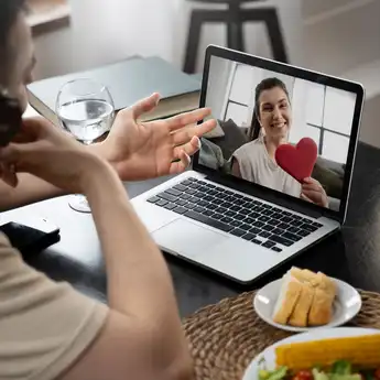 4 Zodiak Paling Jago LDR, Punya Seribu Cara Buat Hubungan Makin Lengket Meski Berjauhan