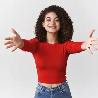4 Zodiak yang Terlalu Clingy, Gak Pernah Mau Jauh-Jauh dari Pasangan