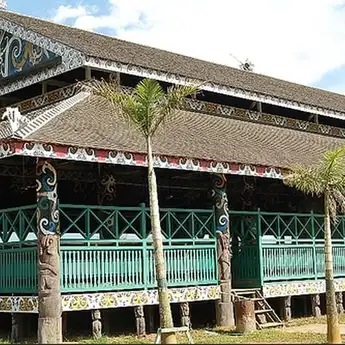 7 Keunikan Rumah Adat Lamin di Kalimantan Timur