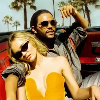 Lirik Lagu World Class Sinner / I'm A Freak Lily Rose Depp, dengan Terjemahan