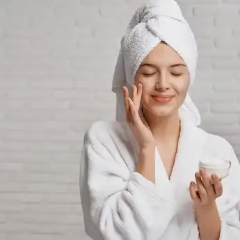 8 Urutan Pemakaian Skincare Malam yang Benar Menurut Ahli, Sudah Tahu?