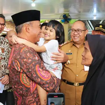 Menko PMK Jadi Bapak Asuh Anak Stunting di Kabupaten Lampung Utara
