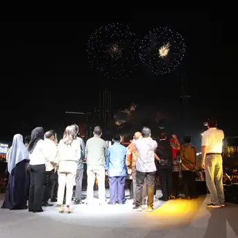 Pesta Kembang Api Warnai Kemeriahan HUT ke-496 DKI Jakarta