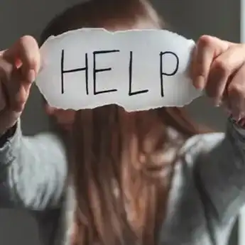 5 Tanda Pelecehan Seksual secara Verbal: Tidak Bisa Dianggap Sepele!