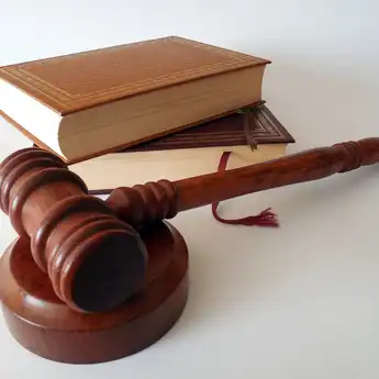 9 Ciri-Ciri Orang yang Cocok Masuk Jurusan Hukum, Kamu Termasuk?