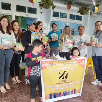 Smart FM dan FKD Kompas Gramedia Sulut Donasi Buku Bacaan Ke TBM Literasi