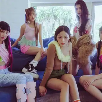 Lirik dan Terjemahan Lagu 'Super Shy' yang Dipopulerkan oleh NewJeans