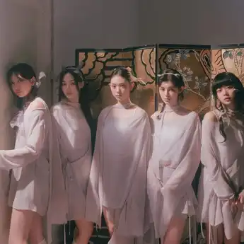 Lirik dan Terjemahan Lagu 'Cool With You' yang Dipopulerkan NewJeans