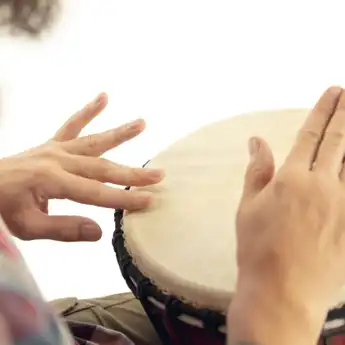 15 Contoh Alat Musik Ritmis, Lengkap dengan Cara Memainkannya