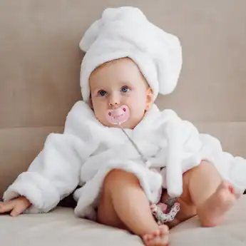 Cara Memandikan Bayi Baru Lahir yang Aman, Orang Tua Wajib Tahu!