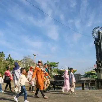 Keceriaan Anak-anak Thalasemia Menyusuri Sungai Kapuas