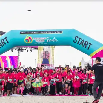 Lari dengan View Sunrise di Pasar Seni Ancol Bersama Barbie Fun Run 2023!