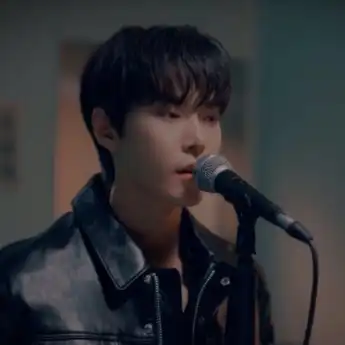 Lirik Lagu 'Cry' – Doyoung NCT, Lengkap dengan Terjemahannya