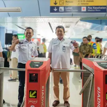 Perluas Akseptasi, JakCard Bank DKI Kini Bisa Digunakan sebagai Tiket Perjalanan KRL