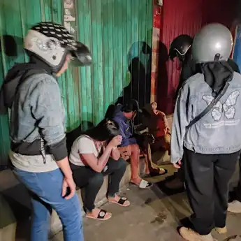 Sosok 'Abah' di Balik Wanita Malam Sudimampir, Pol PP Sering Dihadang!