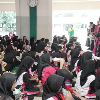 TP-PKK Pontianak Bagikan Tablet Tambah Darah dan Sarapan Bersama di SMPN 23
