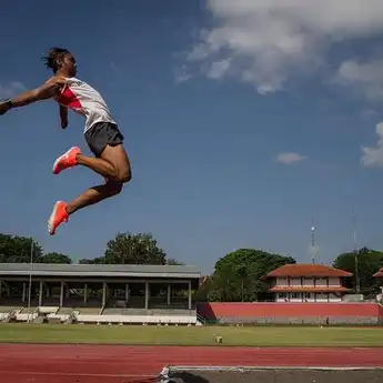 Mengenal Beberapa Macam Gaya Lompat Jauh yang Harus Atlet Kuasai!