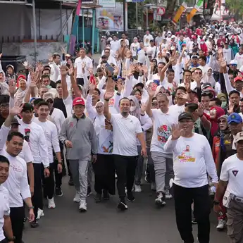 Gubernur Sulsel Bersama 20 Ribu Warga Wajo Ikut Jalan Sehat Anti Mager