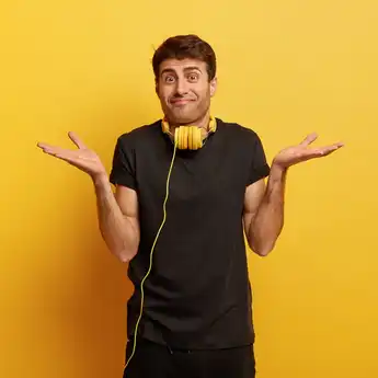 Headset vs Earphone, Lebih Nyaman Mana?