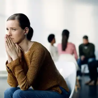 5 Pesona Daya Tarik Peremouan Introvert di Mata Para Pria      