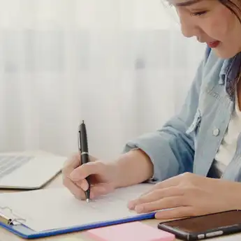 25 Contoh Kalimat Because Of dengan Arti dan Penggunaannya yang Tepat