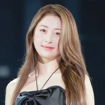 Lirik dan Terjemahan Lagu blessing in disguise - HUH YUNJIN LE SSERAFIM