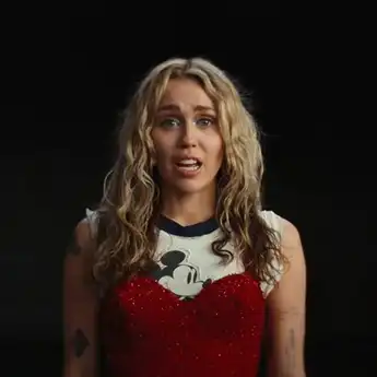 Lirik Lagu 'Used To Be Young' - Miley Cyrus dengan Terjemahan