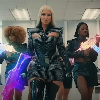 Lirik Lagu Money Come - Iggy Azalea, dengan Terjemahan