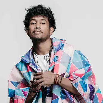 Lirik Lagu 'Jangan Berubah' - Teddy Adhitya, Maknanya Dalam Banget!
