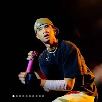 Lagi Viral! Lirik Lagu Surat Cinta - Devano Danendra