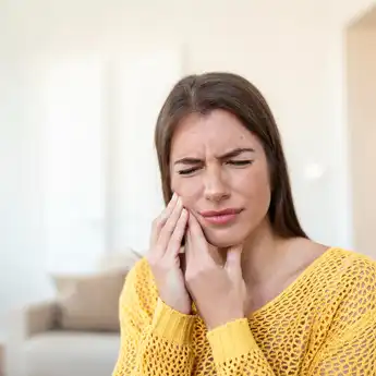 7 Cara Mengobati Gusi Bengkak dengan Bahan-bahan Alami yang Ada di Rumah