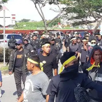 Komentar Pengamat Hukum Terkait Penggunaan Gas Air Mata Untuk Mengatasi Kerusuhan Massa