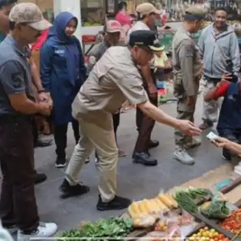 Makmur Blusukan ke Pasar Induk Penajam