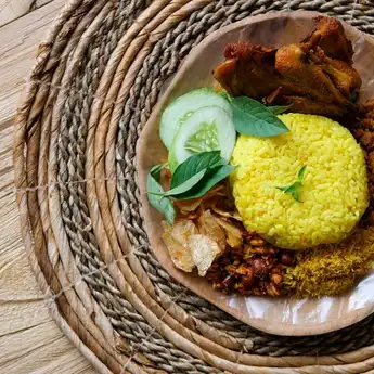 Resep Nasi Kuning dan Lauk Pelengkapnya untuk Peringatan Maulid Nabi Muhammad SAW