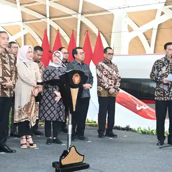Luhut: Pemerintah Perpanjang Tiket Gratis Kereta Cepat Jakarta-Bandung WHOOSH hingga pertengahan Oktober