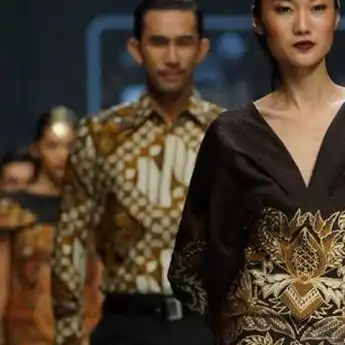 500 Siswa Ikut Fahion Show & Bikin Batik Tulis di Bayat Klaten