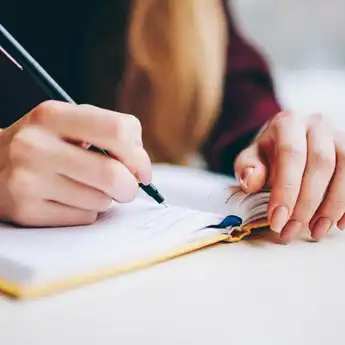 5 Contoh Sudut Pandang Orang Pertama Pelaku Sampingan, Paling Lengkap!