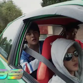 Lirik dan Terjemahan Lagu WORLD STOP TURNING - 1999 WRITE THE FUTURE, Rich Brian, Zion.T (feat. Warren Hue)