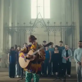 Lirik dan Terjemahan 'Little Blue' yang Dipopulerkan oleh Jacob Collier