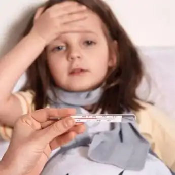 Jangan Langsung ke Dokter, Demam Pada Anak Bisa Diatasi dengan 6 Cara Mudah ini