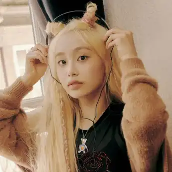 Lirik Lagu 'Howl' - Chuu dengan Terjemahan Bahasa Indonesia