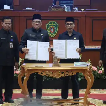 Makmur Marbun Menyampaikan Pada Rapat Paripurna : Batasan Waktu Hingga 5 Januari 2024 – Seluruh Daerah Wajib Menetapkan Pajak dan Retribusi Menjadi Satu Perda