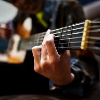 12 Contoh Alat Musik Melodis Beserta Cara Memainkannya