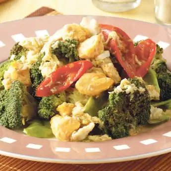 Resep Tumis Brokoli Siram Telur Asin, Menu Makan Malam Andalan!