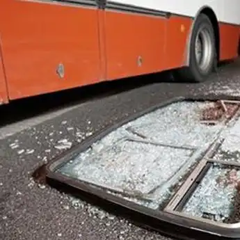 Bus AKAP Jurusan Malang Hantam Pembatas Jalan, Sopir Meninggal Dunia