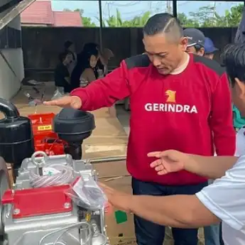Nelayan Kukar Dapat Bantuan Mesin Kapal dari Wakil Ketua DPRD Kaltim